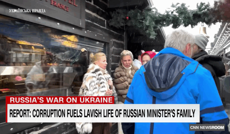 news-exp-svetlana-maniovich-timur-ivanov-fst-042501aseg2-cnni-world-00003329